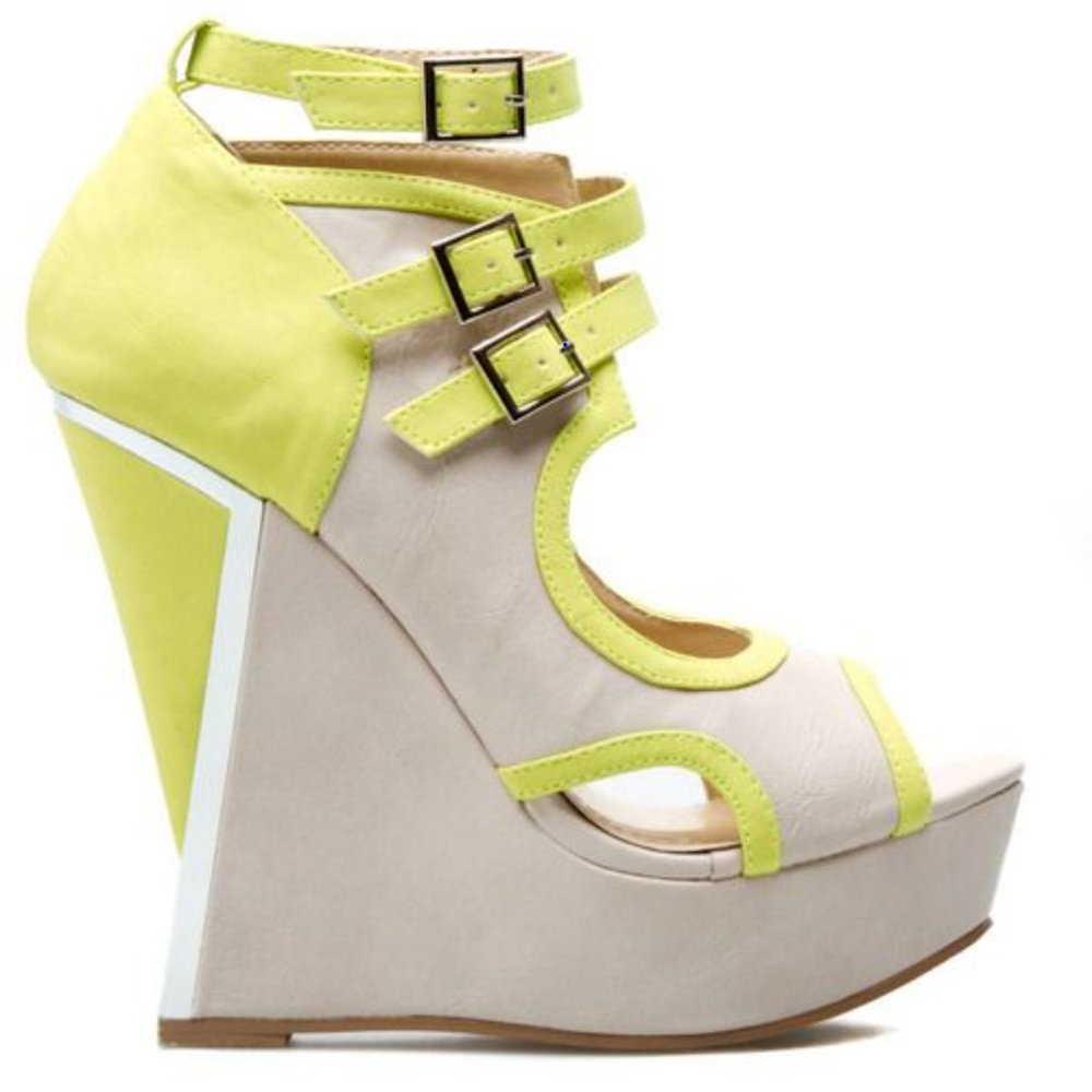 🆕 Shoe Dazzle Wedge Platform Heel | Taupe/Yellow